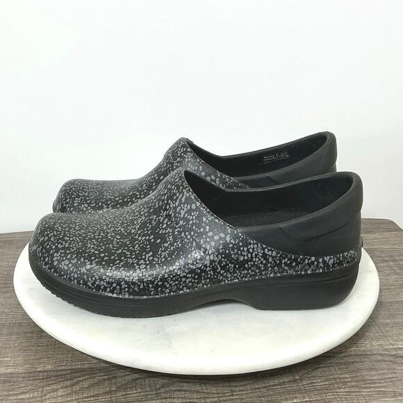 Crocs Women's Neria Pro II Graphic Slip On Clog Shoes Size 11 Black Print - Picture 4 of 10